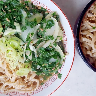 暑さに負けるな！モロヘイヤのエスニック風ラーメン